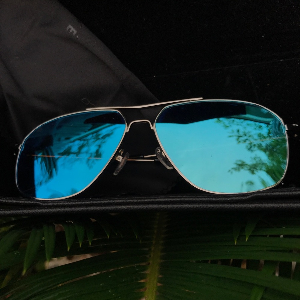 PRIVÉ SUNGLASSES - Picture 2 of 4